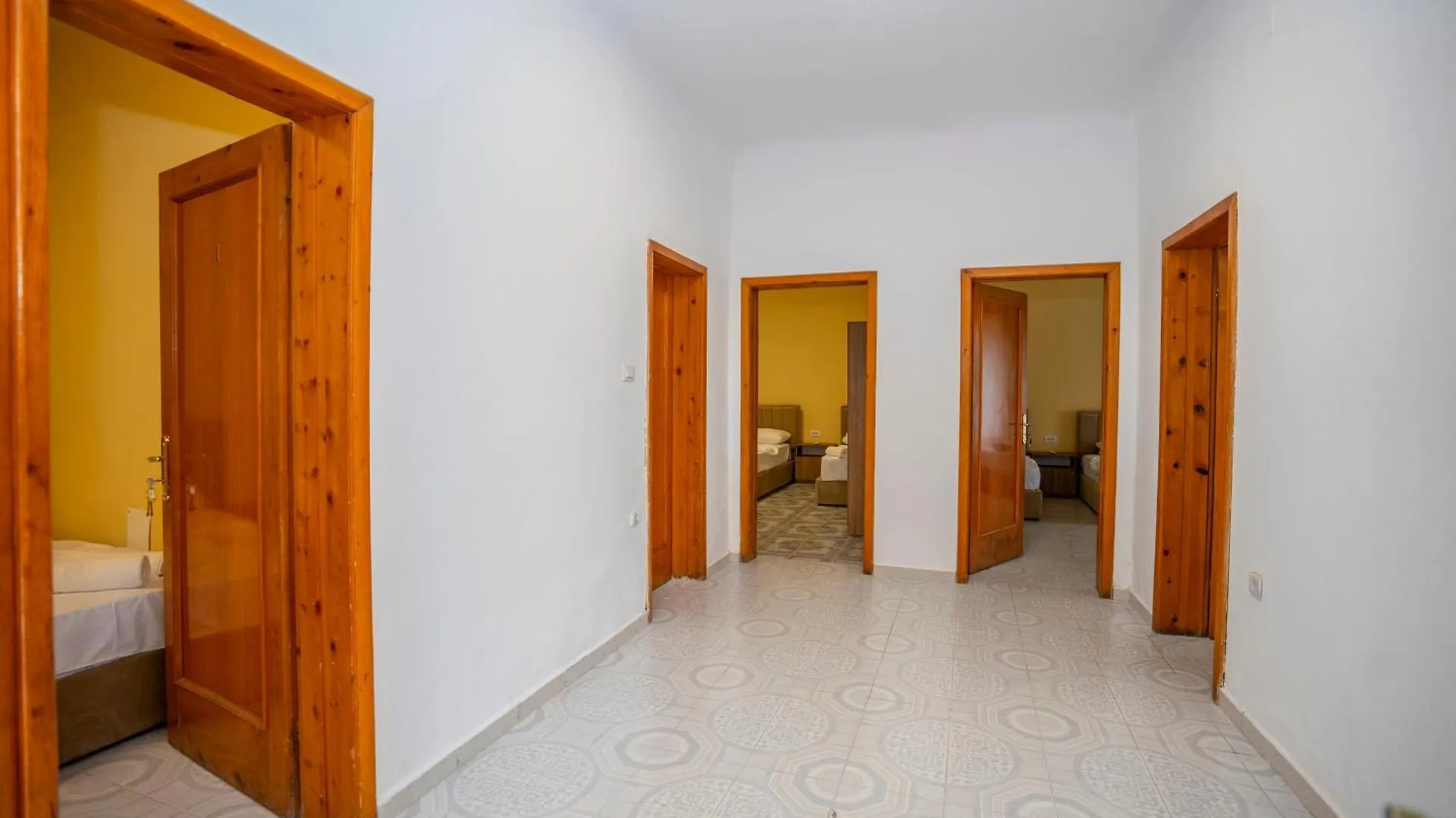 Siesta Hostel - City Center Shkodër
