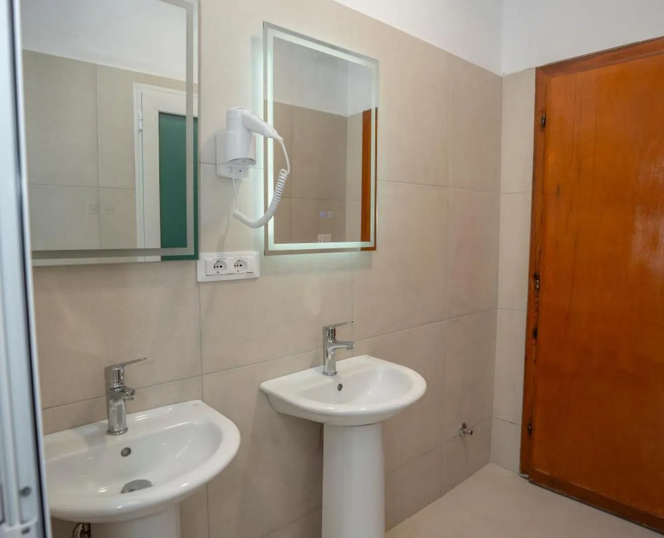 Siesta Hostel - City Center Shkodër